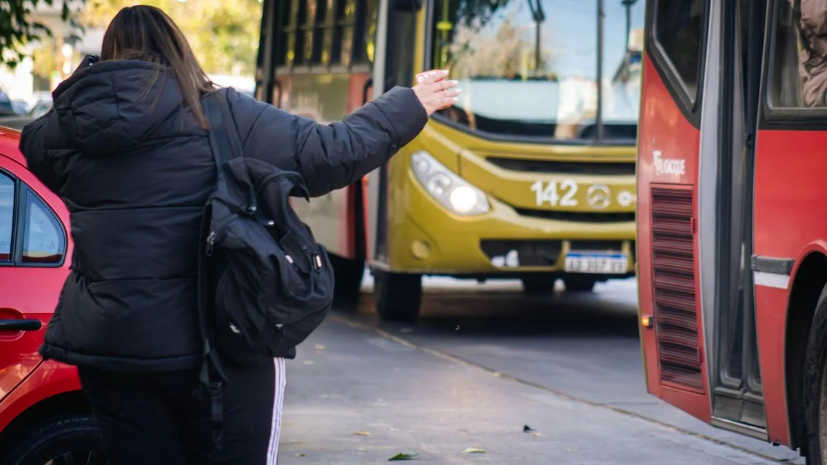 El boleto de micro aumenta 40% en dos tramos: la semana que viene costará $1.200