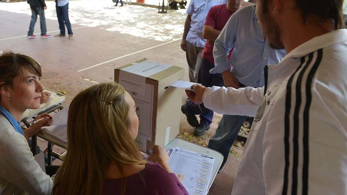 Los candidatos aprovechan las últimas horas antes del domingo: cómo cierran la campaña