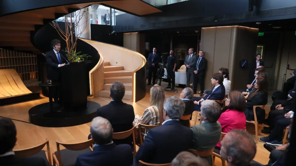 Milei volvió a la empresa de su exjefe: "El mundo podría hablar de crecer a tasas argentinas", se jactó