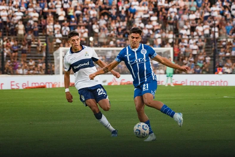 Godoy Cruz perdió en La Plata y espera por River.