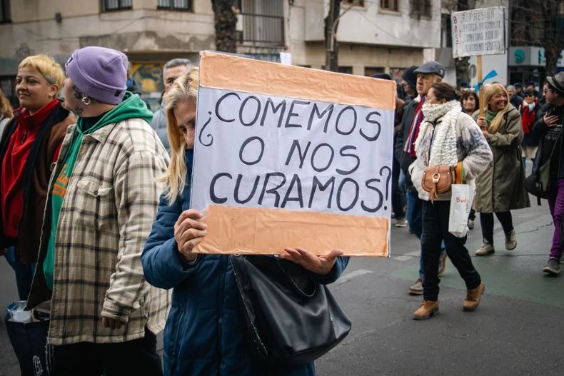 ANSES confirma el calendario de pagos y los jubilados siguen en pie de lucha.&nbsp;