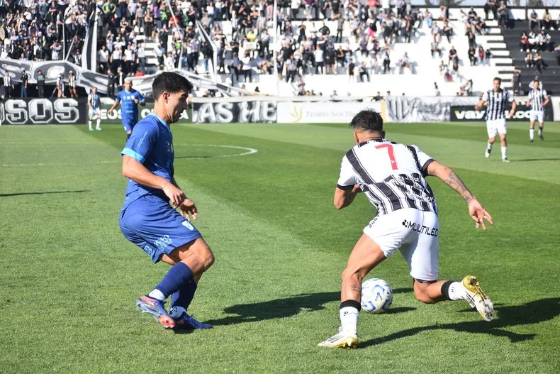 Gimnasia perdi&oacute; y est&aacute; a tres de la cima.