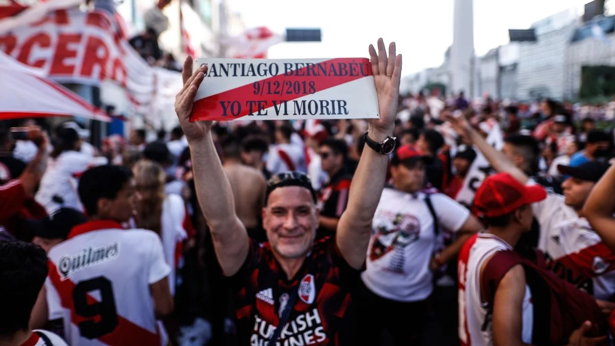 ¿Qué pasó? La dura sanción económica que le puso FIFA a River por sus hinchas