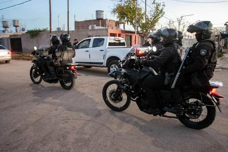 Operativo policial en Las Heras. 