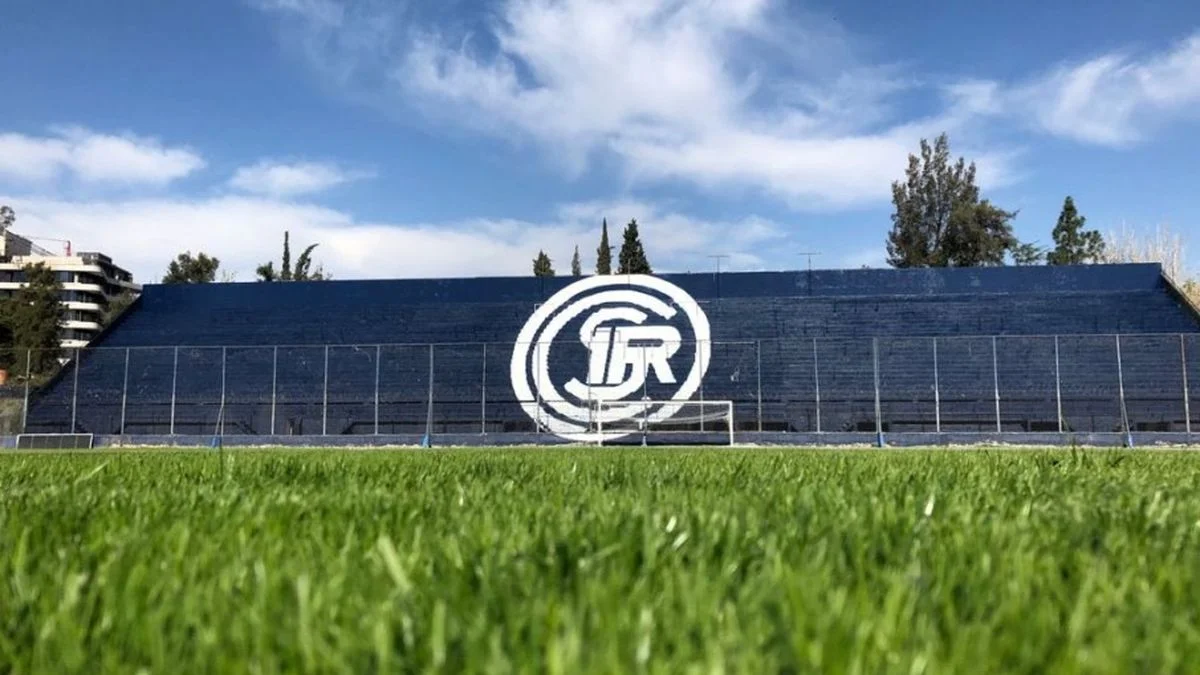Lo pidió Berti y llegó: Independiente Rivadavia cerró su primer refuerzo y es un defensor