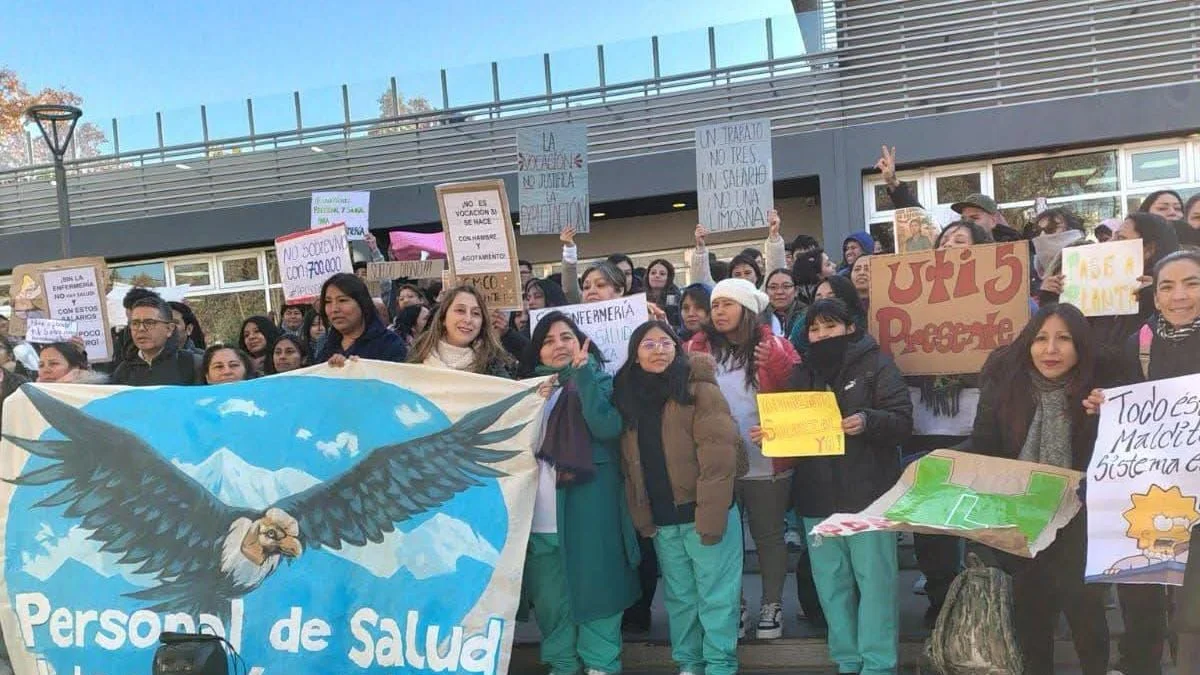 Del Garrahan al Central: Mendoza se pliega al clamor de batas blancas contra el desguace de Milei