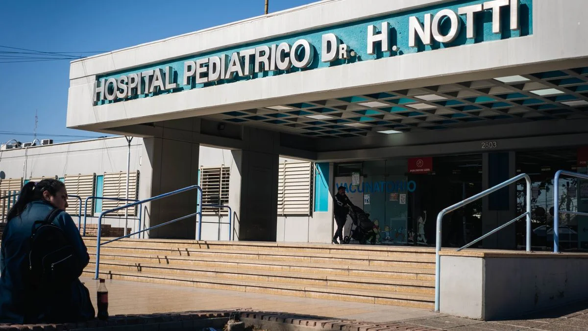 Dos menores de 16 y 13 años que se movilizaban en una moto sufrieron graves lesiones tras chocar en Las Heras