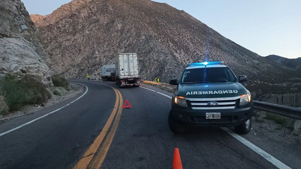 Vuelco y tráfico intenso en alta montaña: piden precaución para circular