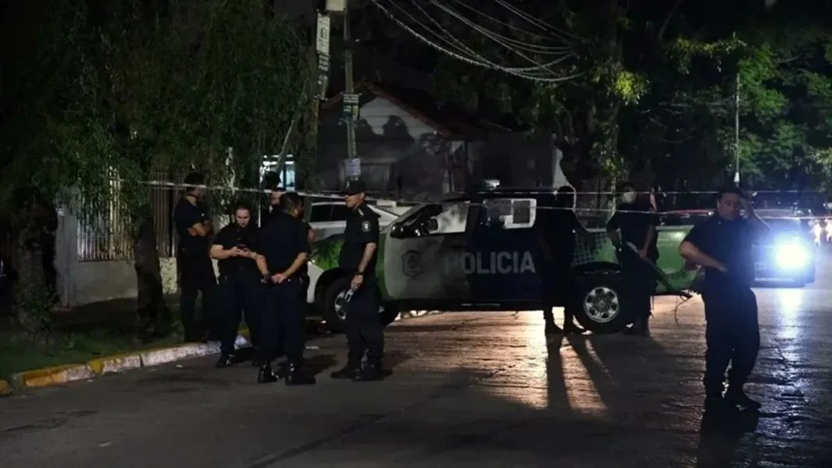 Un menor de 12 años murió tras un tiroteo en una persecución policial