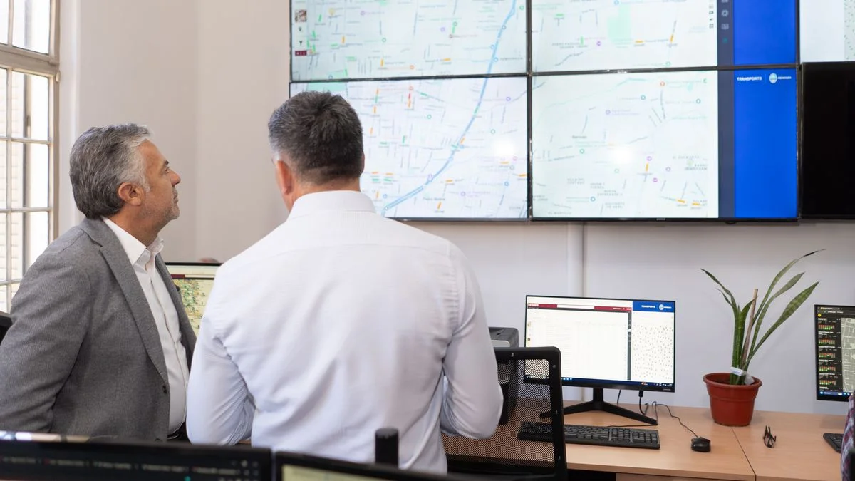Transporte: cómo trabaja el Centro de Gestión de la Movilidad provincial sobre los semáforos