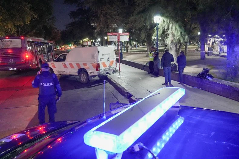 Científica trabajó en la plaza Independencia.