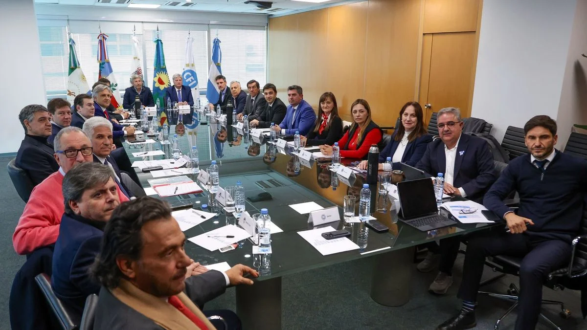 Cornejo participa del reclamo de gobernadores por recursos y del debut del Consejo de Mayo