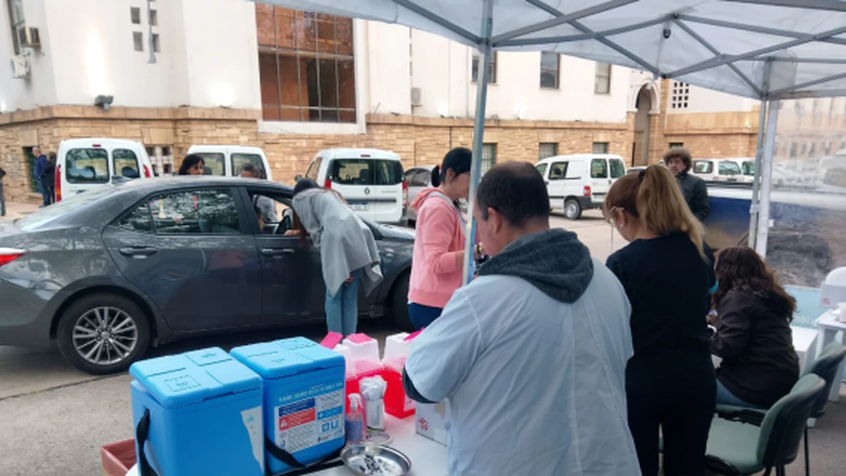 "AutoVac": la aplicación de vacunas del calendario nacional sin bajar del auto ya comenzó