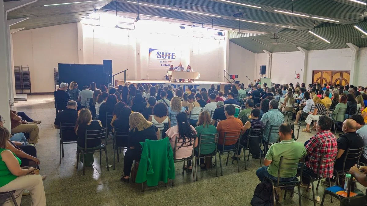 El Gobierno mejoró la oferta al SUTE y se discutirá en plenarios departamentales