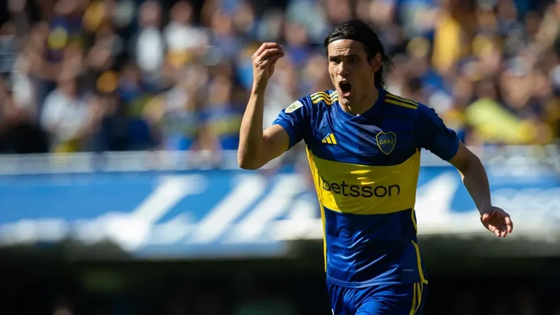 Edinson Cavani podr&iacute;a perderse el debut en Copa Argentina.