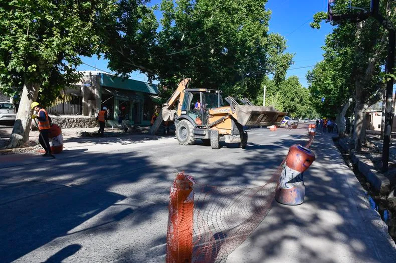 Las m&aacute;quinas est&aacute;n trabajando en la zona alrededor del Hospital Notti en Guaymall&eacute;n.&nbsp;