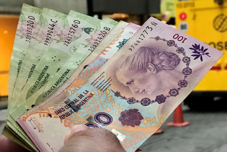 El Gobieno de Milei actualiz&oacute; el Salario M&iacute;nimo.