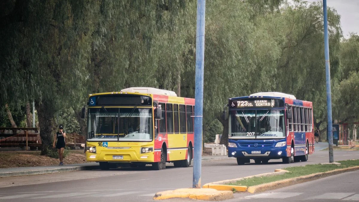 Amenazaron con un arma blanca a un colectivero: cayeron tras un operativo cerrojo