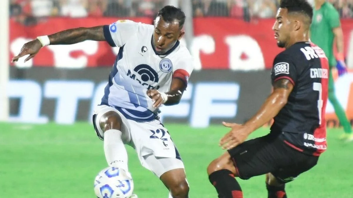 Independiente Rivadavia dio el golpe en Rosario y le ganó a Newell's en su debut