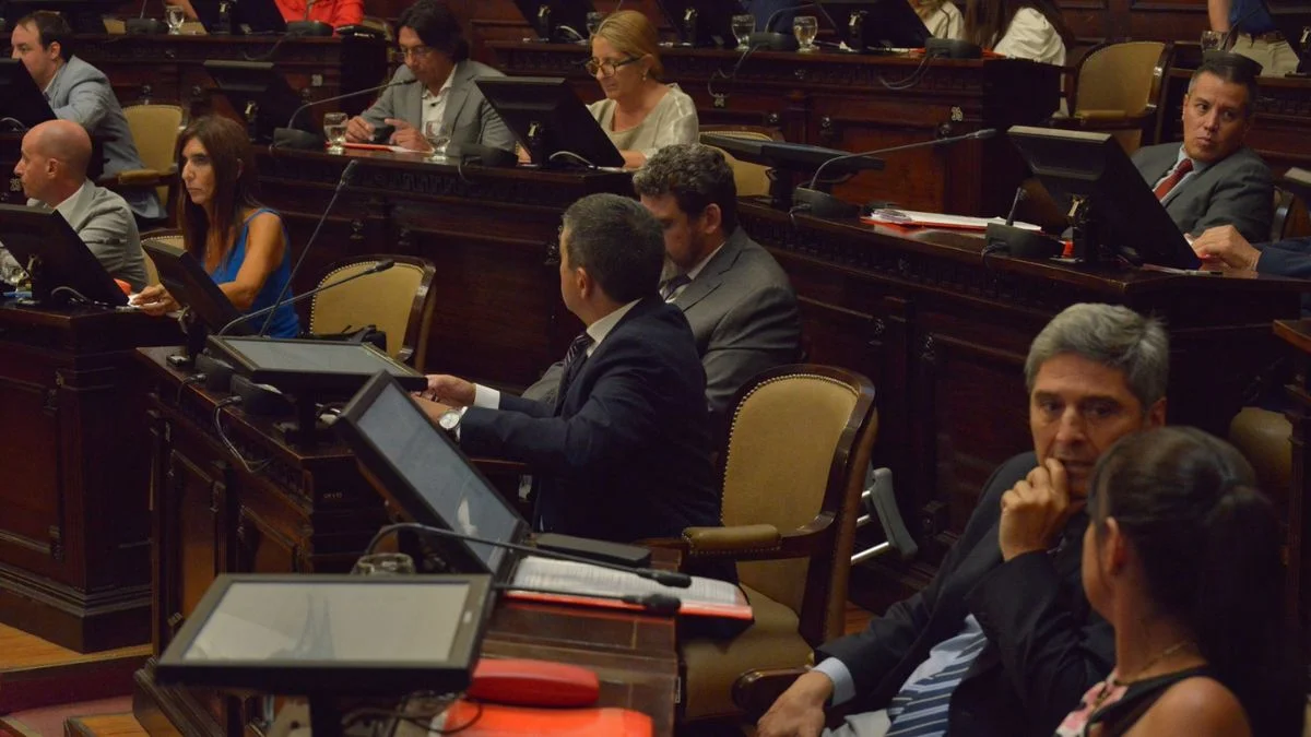 El guiño legislativo de Cambia Mendoza a Milei en medio del criptogate