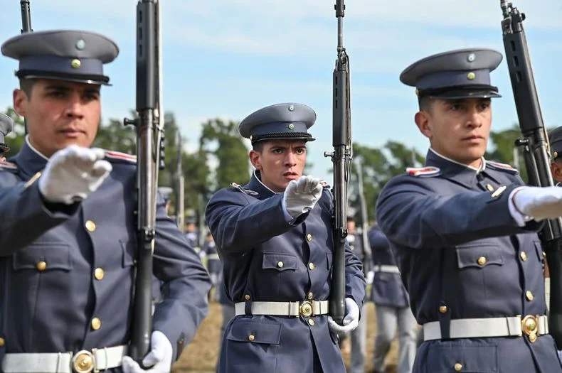 Entre los cambios, quienes aspiren al Servicio Militar Voluntario deber&aacute;n haber terminado la escuela secundaria.&nbsp;