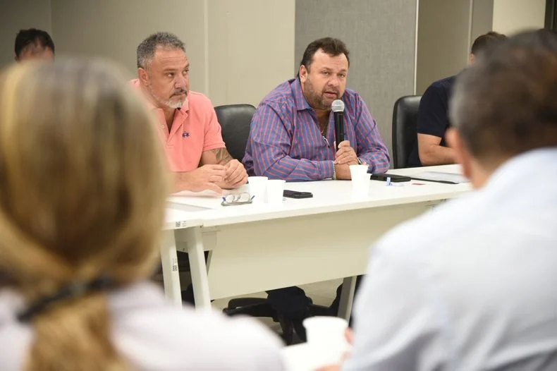 Ricardo Letard (Camioneros) y Gabriel Barroso (Petroleros Privados de Cuyo) dieron detalle de la crisis luego de la salida de YPF de los pozos.&nbsp;