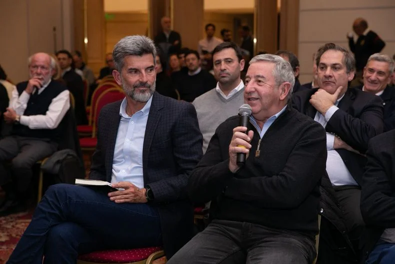 Los mendocinos Ulpiano Suarez y Julio Cobos cuestionaron el veto de Milei.