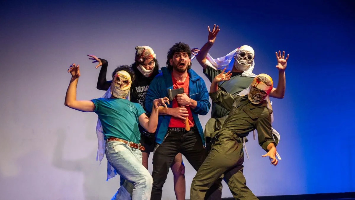 Humor, coreografías y seres de otro planeta: la nueva comedia municipal de Ciudad