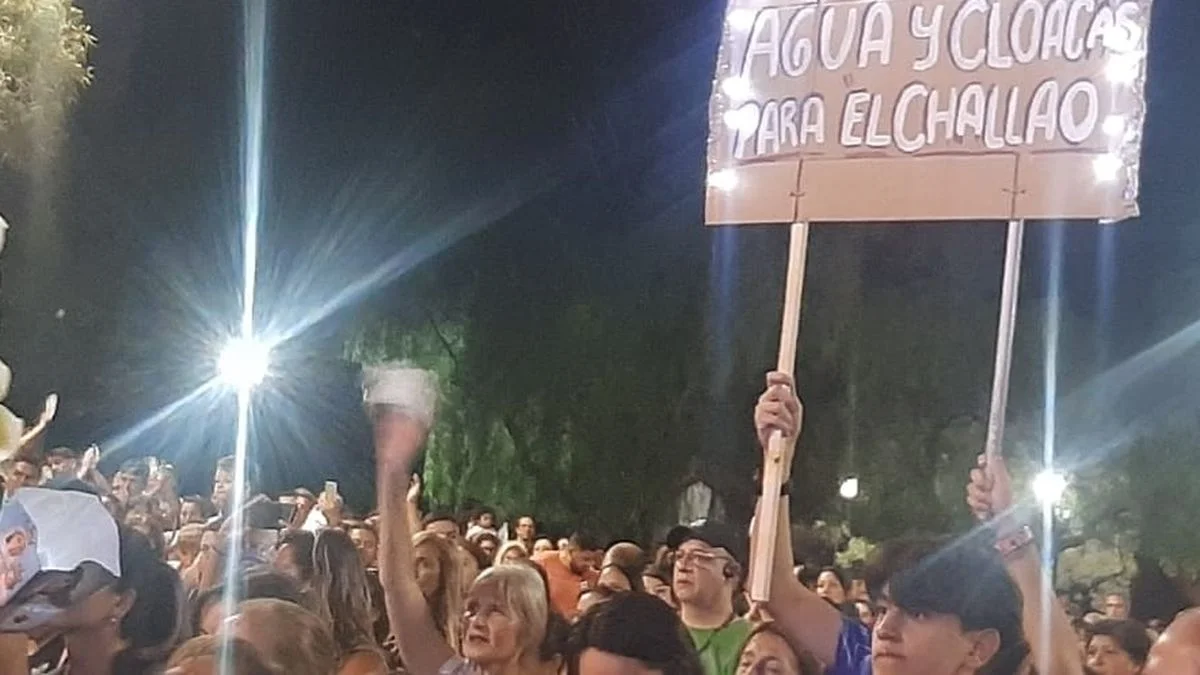 Una protesta vecinal le estalló al intendente de Las Heras en plena procesión de la Virgen de Lourdes