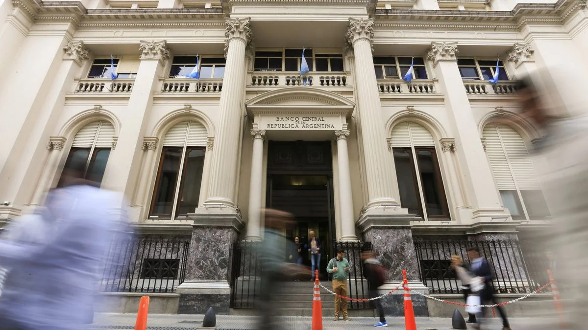 El Gobierno se complicó con el FMI por un pago millonario del Banco Central: de qué se trata