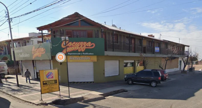 El joven fue detenido acusado de intentar robar en un supermercado de Maipú