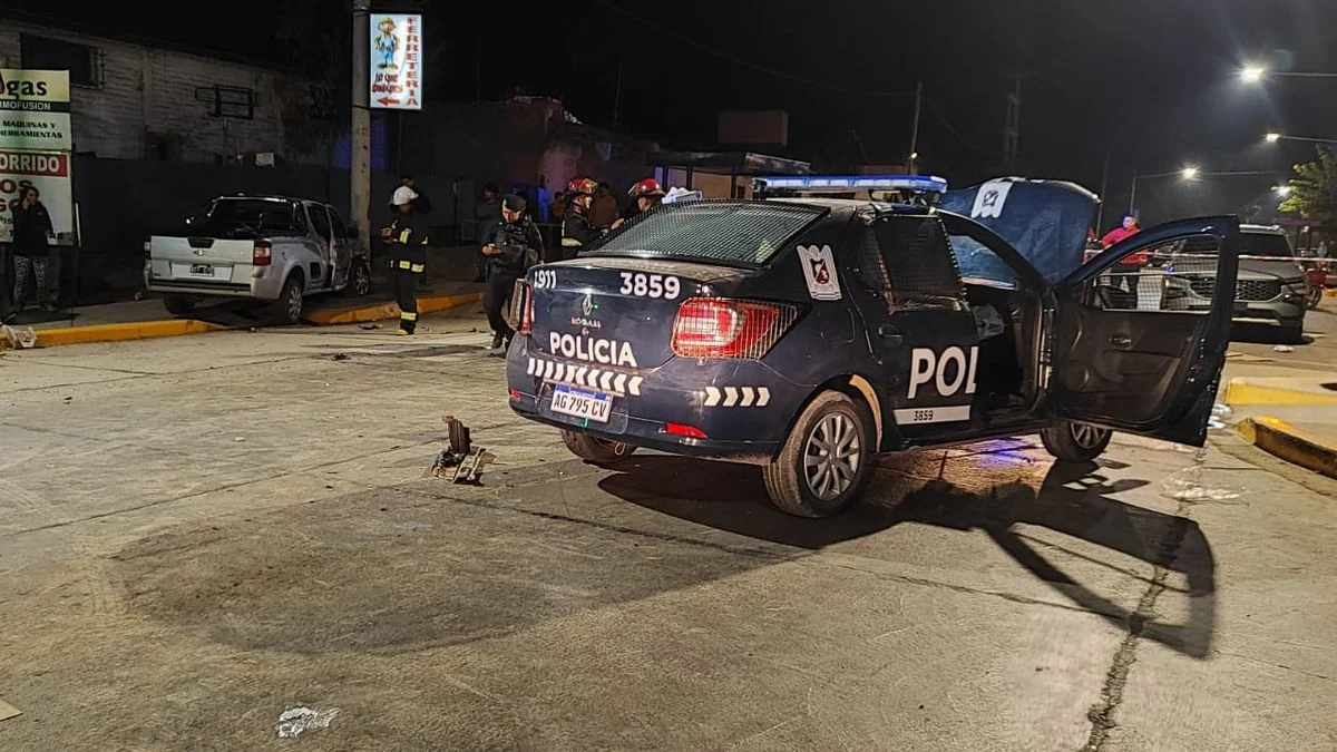 Un móvil policial chocó contra otro vehículo en Guaymallén y sus ocupantes sufrieron golpes