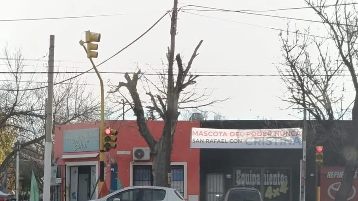 Apoyo a Cristina en San Rafael: pasacalles y viaje a Buenos Aires