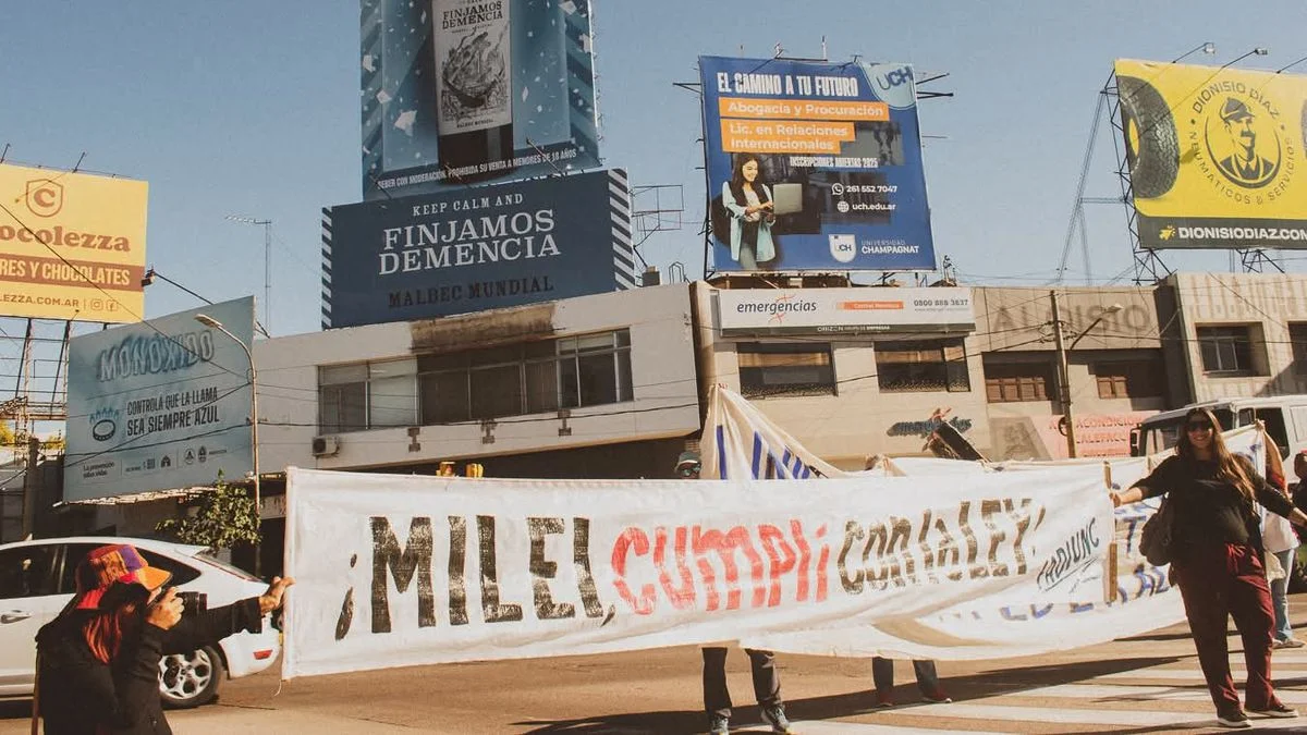 Milei acudió a la Corte con un recurso para no cumplir con la ley que le ordena recomponer salarios y partidas
