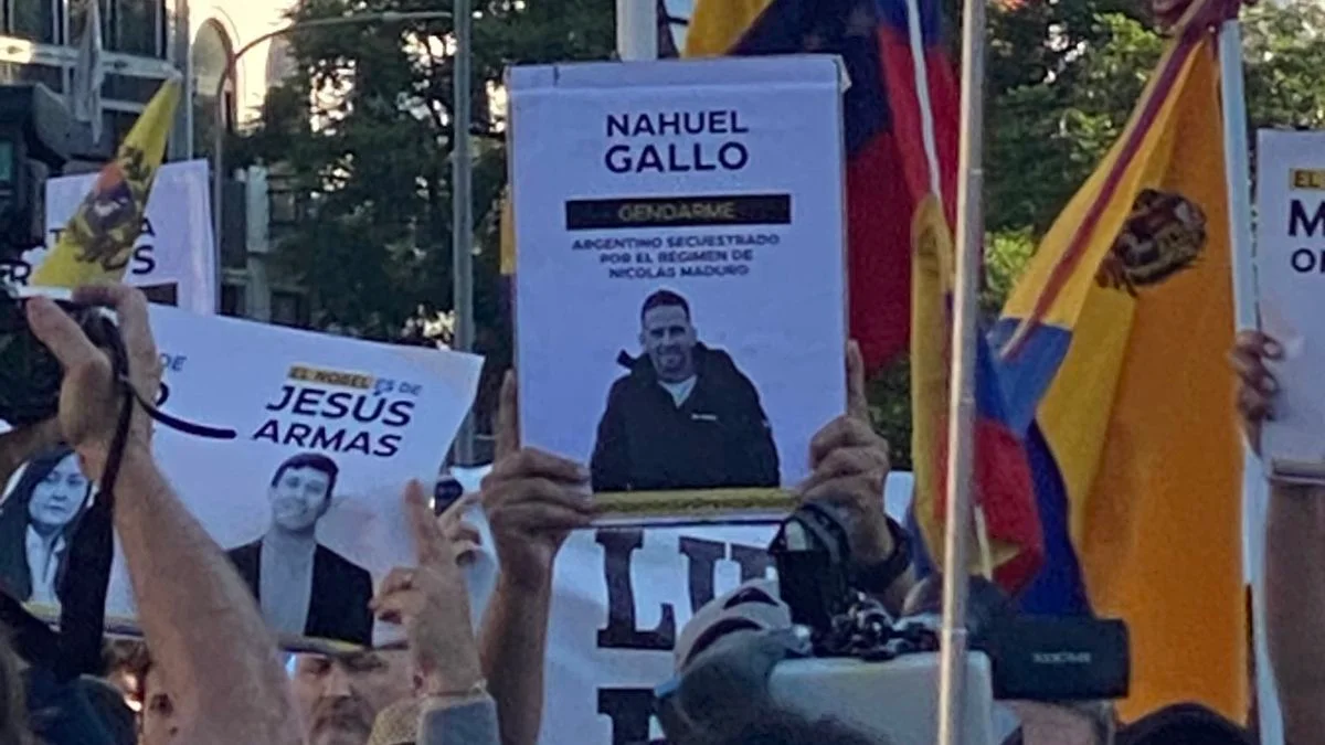 La esposa de Nahuel Gallo aseguró que el gendarme argentino sigue incomunicado