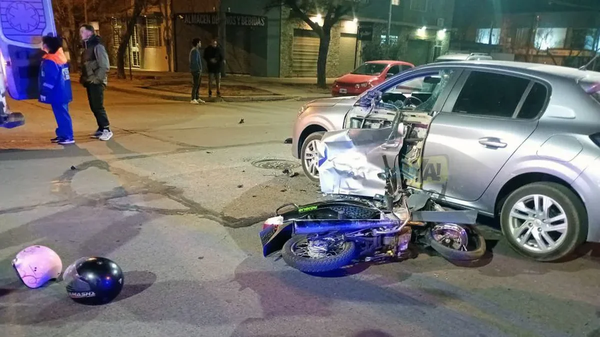 Fuerte accidente en una esquina de San Rafael a manos de una conductora ebria