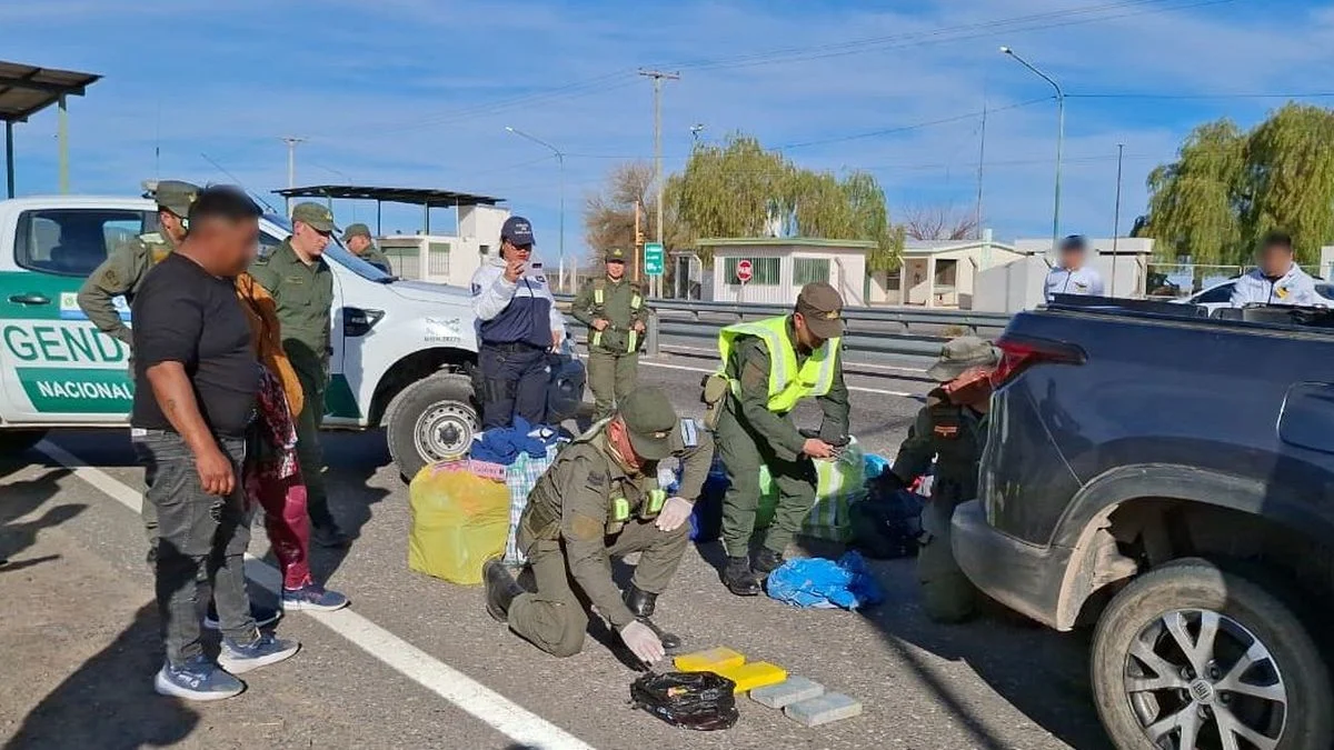 Venían a Mendoza con más de cinco de kilos de cocaína escondidos en una rueda de auxilio