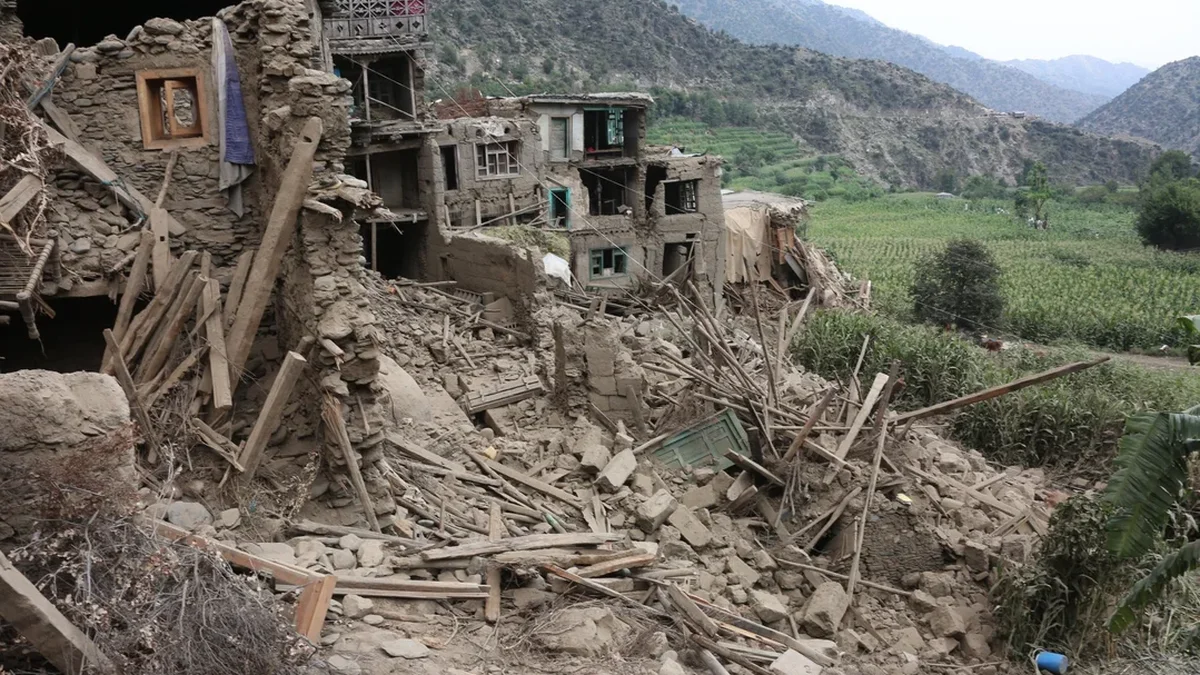 Aumentan a más de 1400 los muertos por el terremoto en el este de Afganistán