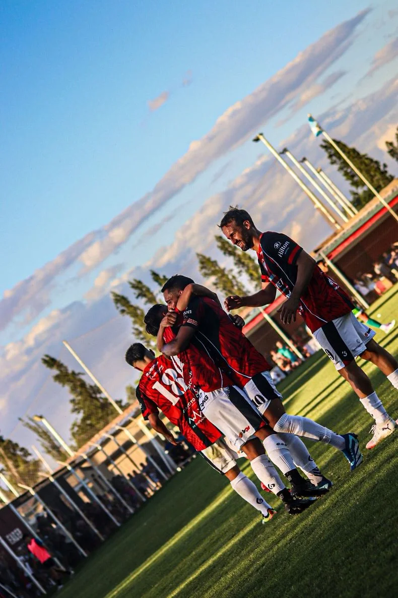FADEP vencio a Estudiantes de San Luis y quedó a un paso del torneo Federal A.