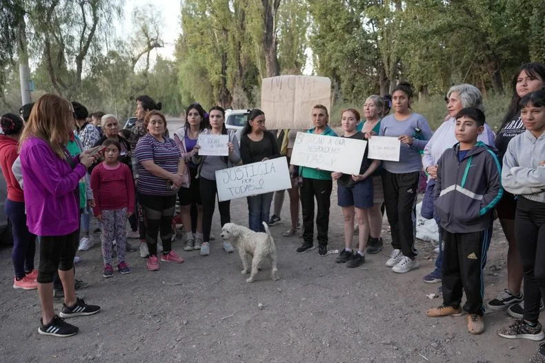 Vecinos reclaman justicia por la joven abusada.