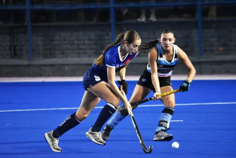 Los Tordos y Regatas Andino lideran el Clausura de hockey sobre césped.