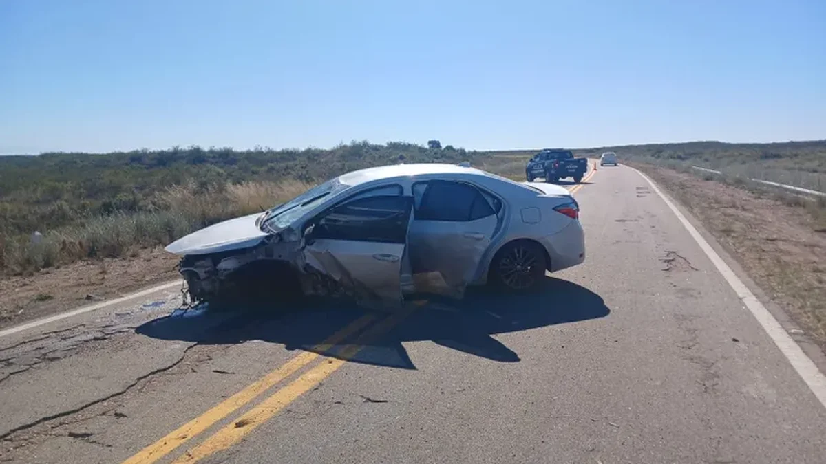 Fuerte accidente en San Rafael: perdió el control de su auto y chocó contra un guardarraíl