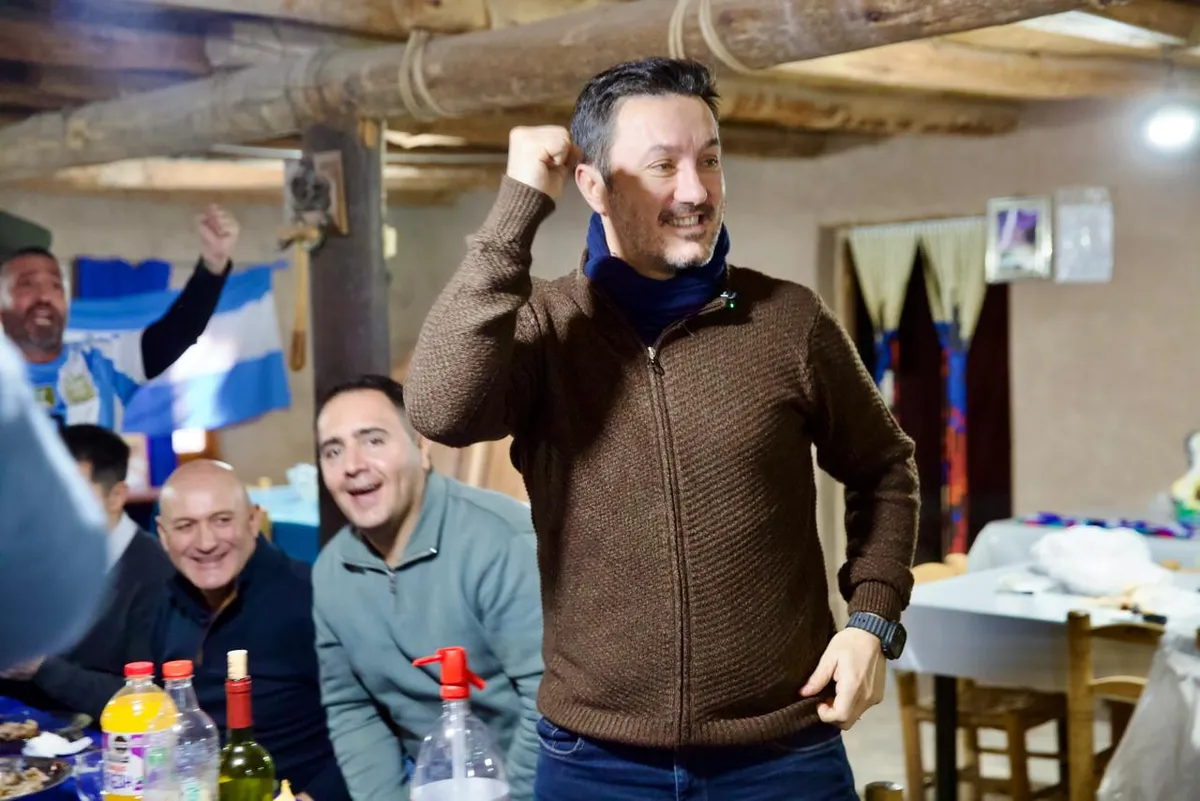 Luis Petri vió el partido de Argentina con vecinos de Lavalle
