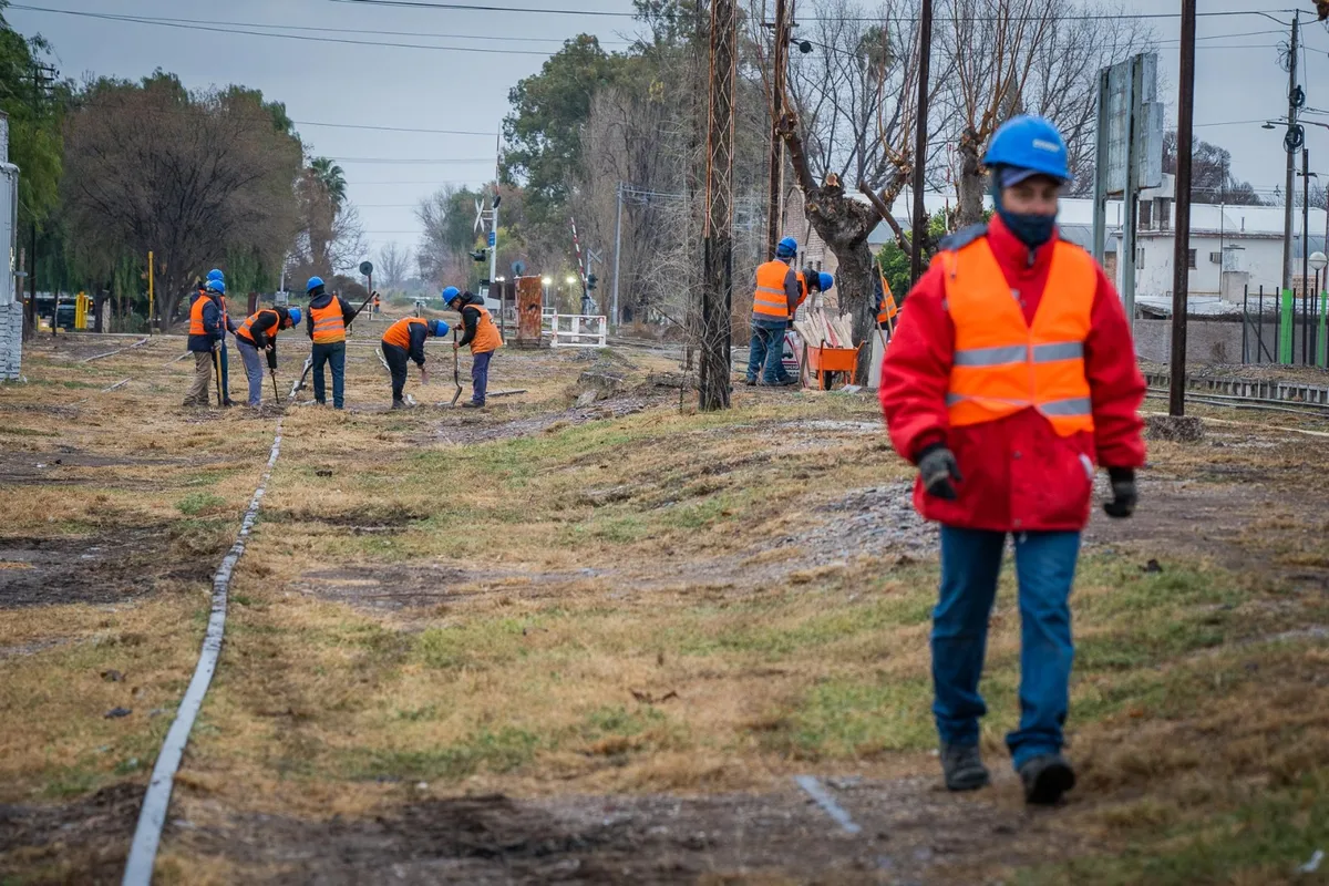 Avanza el Tren de Cercanías: $203.800 millones y 700 días de obra