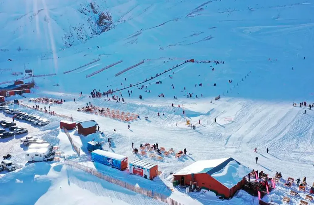 el-parque-nieve-los-puquios-se-prepara-la-temporada-2024-foto-los-puquios (1)