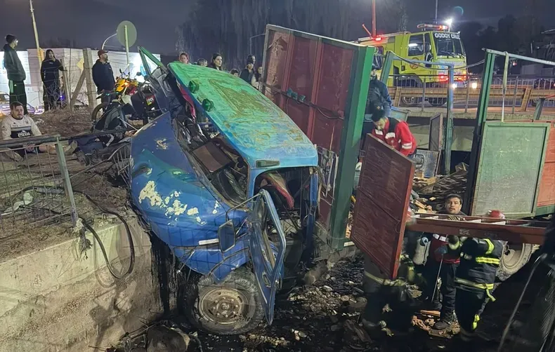 accidente-camion-zanjon (1)