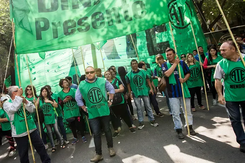 marcha-paro-ate-estatales-gremio-trabajadores-del-estado-roberto-macho-324201