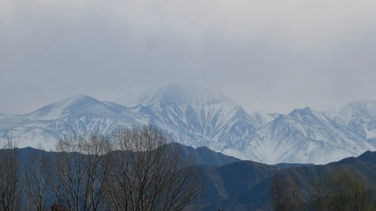 montana-nieve-nubes-clima-tiempo-temperatura-agua-deshielo-2
