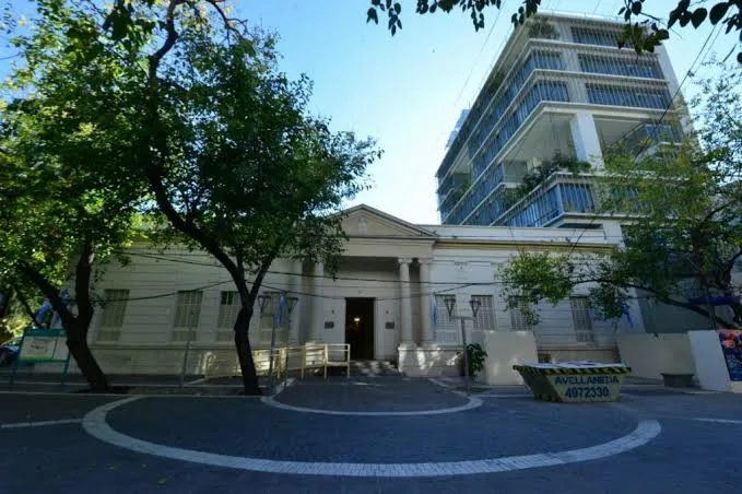 Mendoza acelera su agenda con un paquete de reformas en seguridad y desregulación