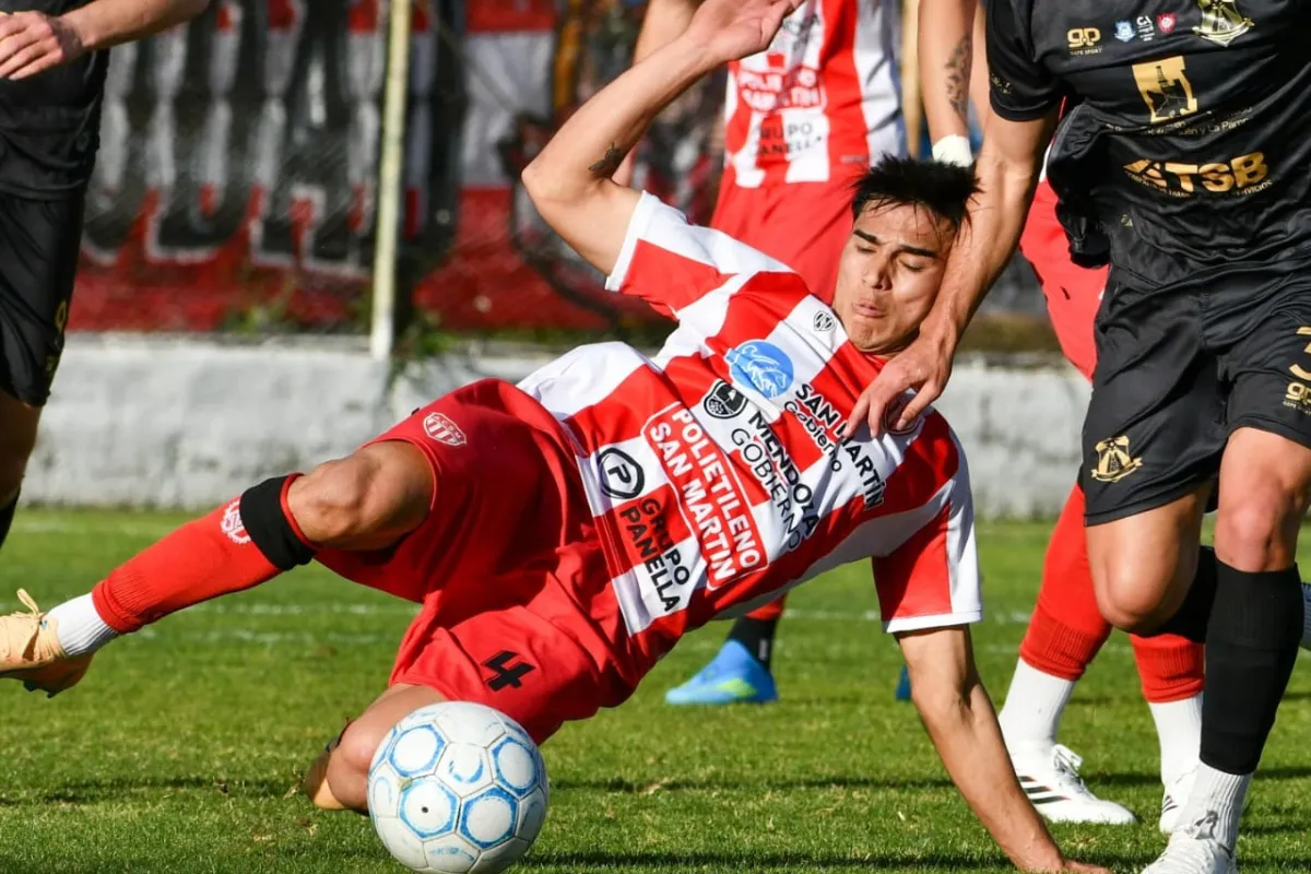 San Martín venció a Deportivo Rincón y lidera su zona
